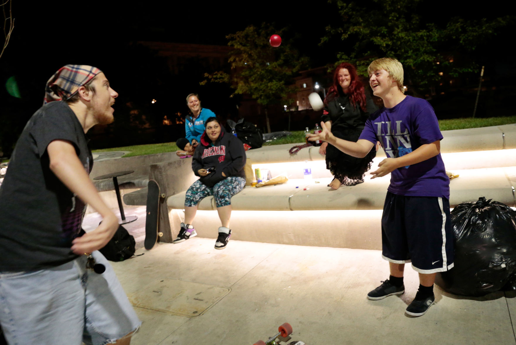 Taylor Sylvers with juggler